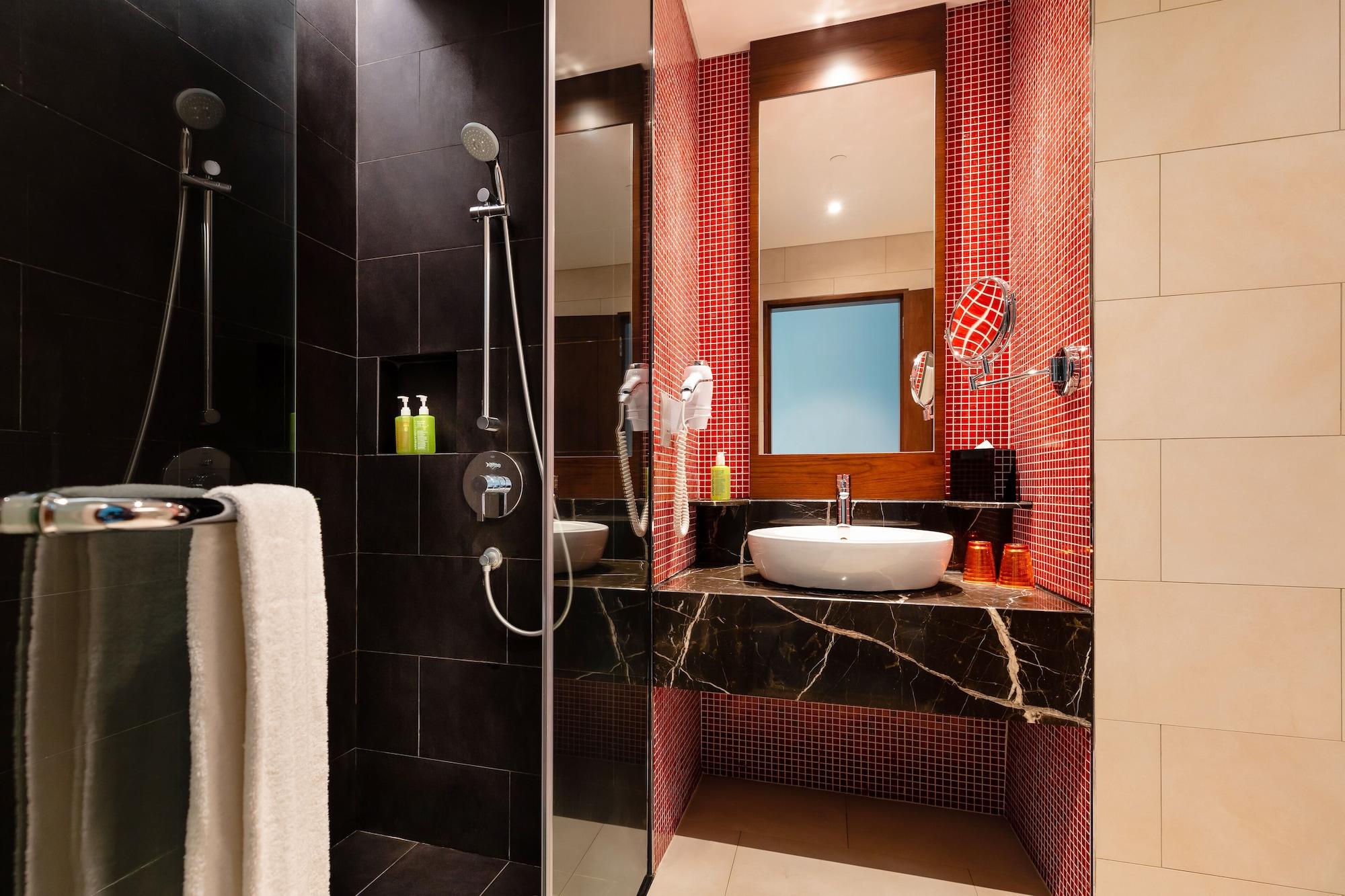 Resorts World Sentosa - Festive Hotel Σιγκαπούρη Εξωτερικό φωτογραφία Bathroom
