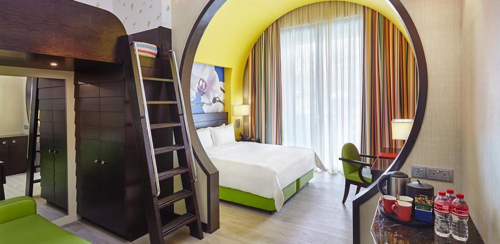 Resorts World Sentosa - Festive Hotel Σιγκαπούρη Δωμάτιο φωτογραφία A room at the hotel
