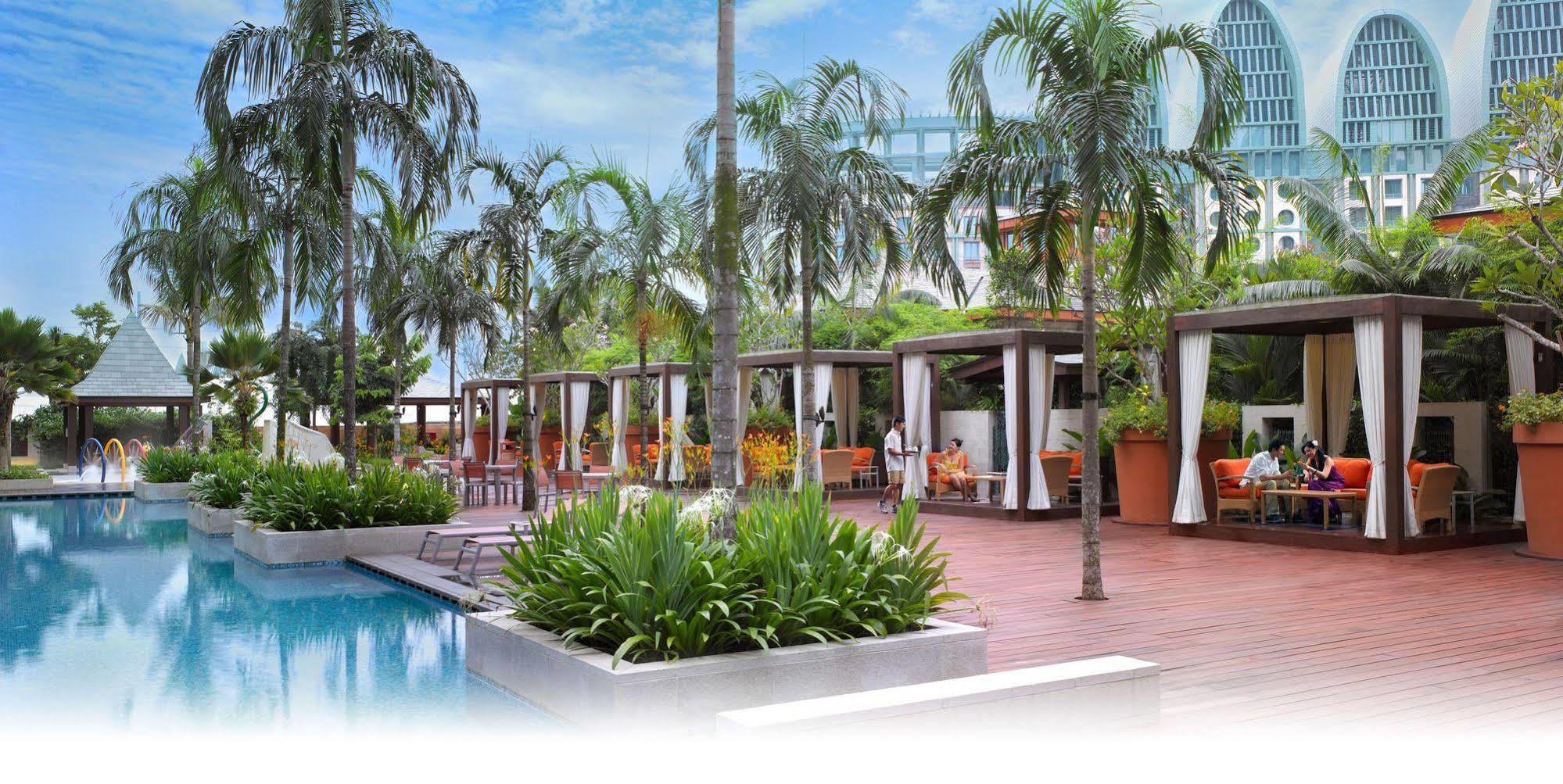 Resorts World Sentosa - Festive Hotel Σιγκαπούρη Εξωτερικό φωτογραφία The pool deck