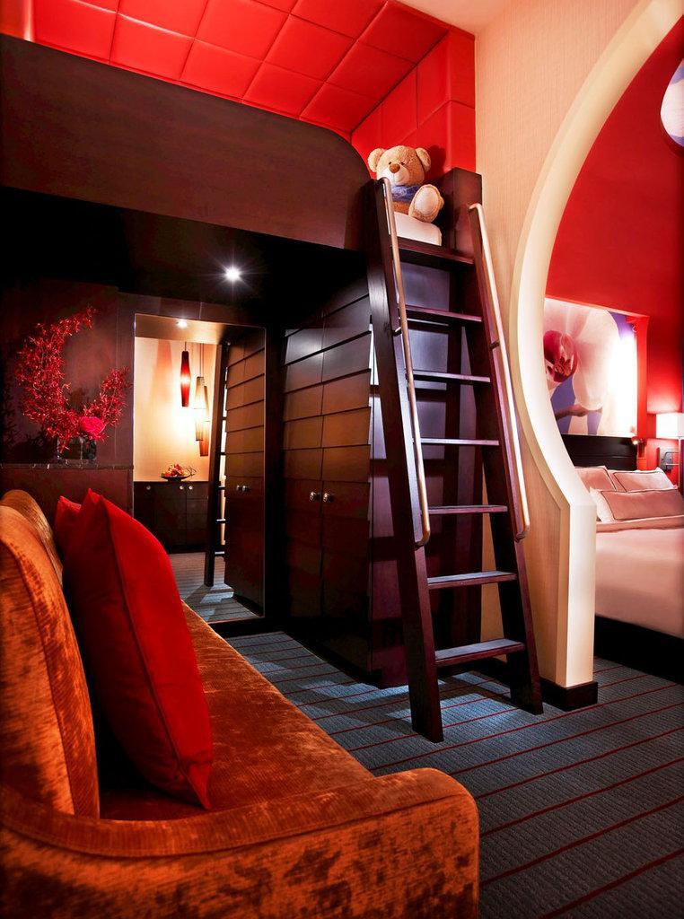 Resorts World Sentosa - Festive Hotel Σιγκαπούρη Εξωτερικό φωτογραφία A room at the Mandarin Oriental, Munich